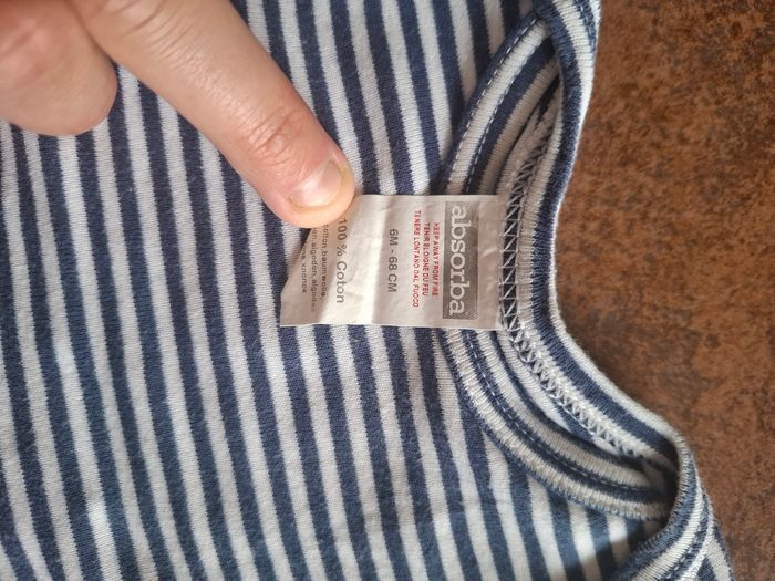 Lot bodies 6 mois - photo numéro 3