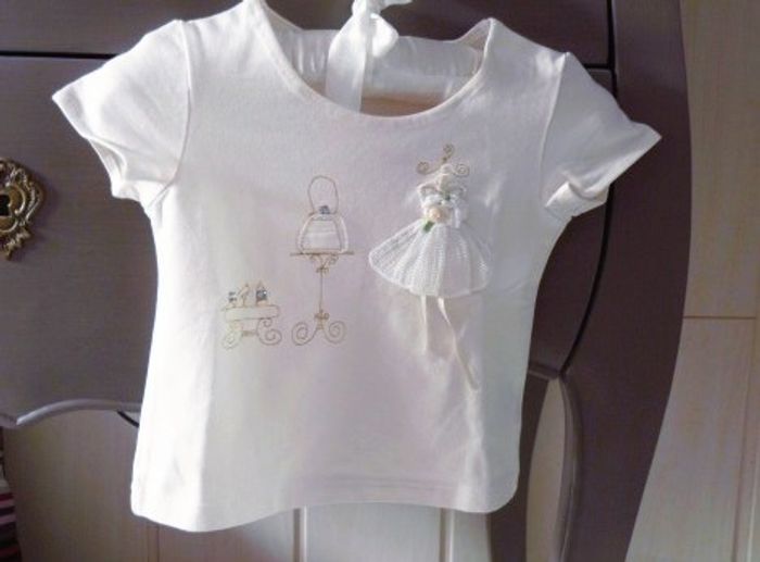 T-shirt Fille 2 ans Floriane ceremonie écru et or strass TBE