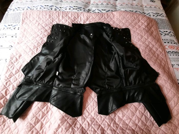 Blouson noir - photo numéro 3