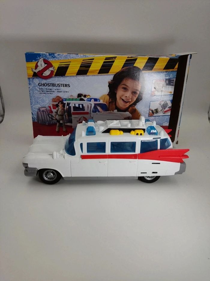 Hasbro Ghostbusters ECTO-1  SOS Fantômes boite rare phoebe en tenue beige - photo numéro 4
