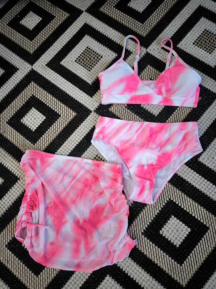 Maillot de bain 10ans 3 pièce neuf