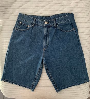 Short bleu large