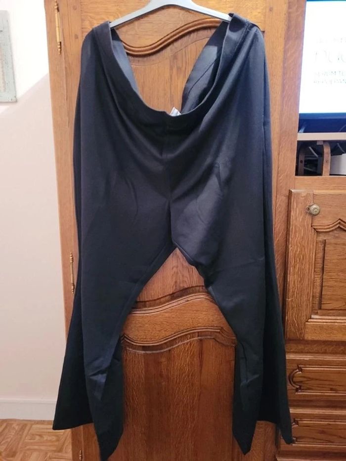 Lot de 3 pantalons taille 64 neuf - photo numéro 2