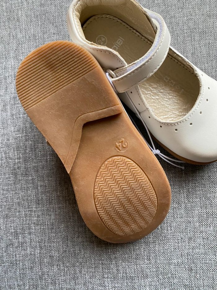 Chaussures babies en cuir Obaibi Okaidi 24 valeur 35e neuve - photo numéro 3