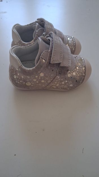 Chaussures bébé Geox – Taille 18 👶✨