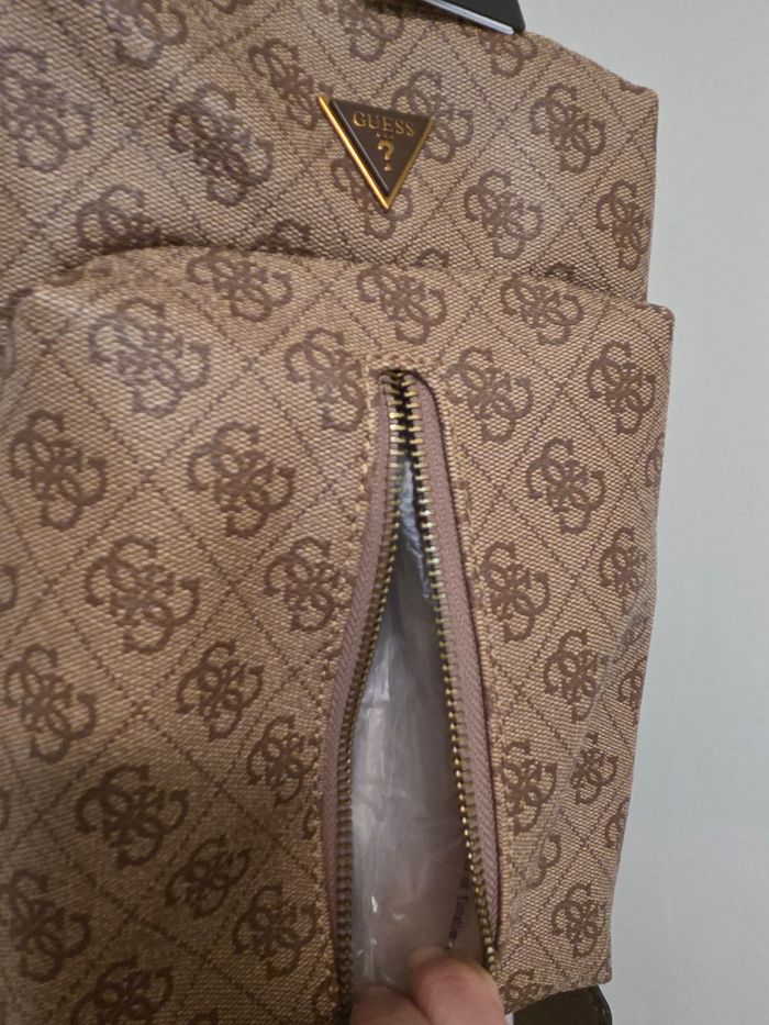 Sacoche GUESS neuve avec étiquette - photo numéro 3