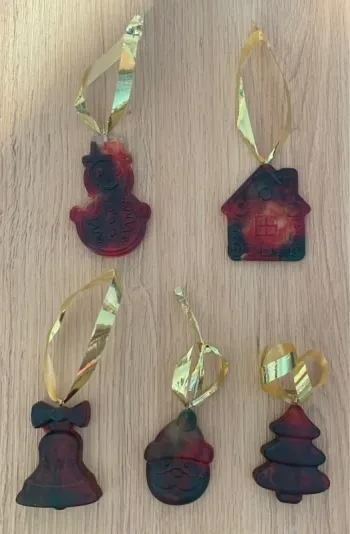 Suspensions de sapin en résine