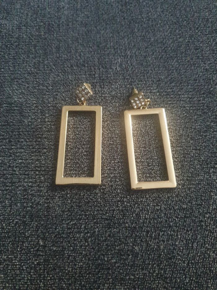 Neuve boucles d'oreilles clous doré