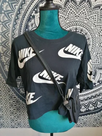 Tee-shirt noir crop top avec impression logo nike / nike authentique / (M)