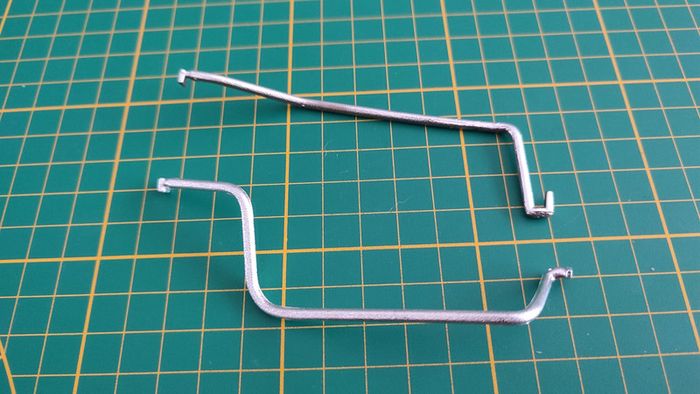 Lot x2 lignes d'échappement pièce détachée miniature Maisto Bmw 502 1955 1/18 1/18e 1/18ème #C63 - photo numéro 2