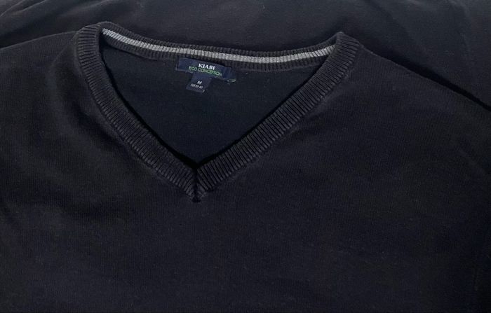 Pull noir col V - photo numéro 3