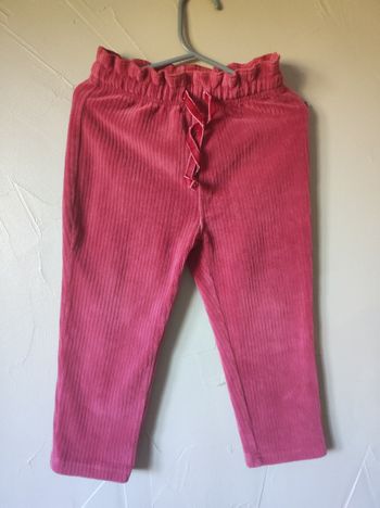 Pantalon velours côtelé Boutchou couleur framboise taille 36 mois