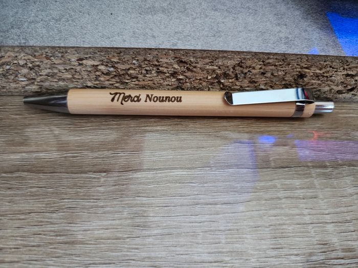 Stylos en bambou gravé "super nounou" neuf