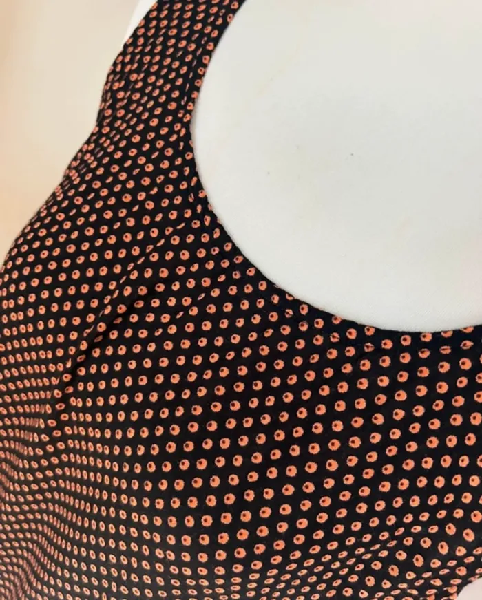 La fée Maraboutée robe longue été coupe déstructurée oversize noir à pois orange - photo numéro 2