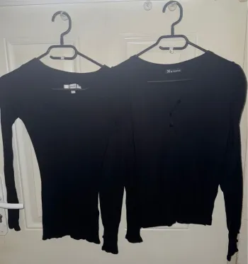 Lot de 2 hauts noir manches longues taille S