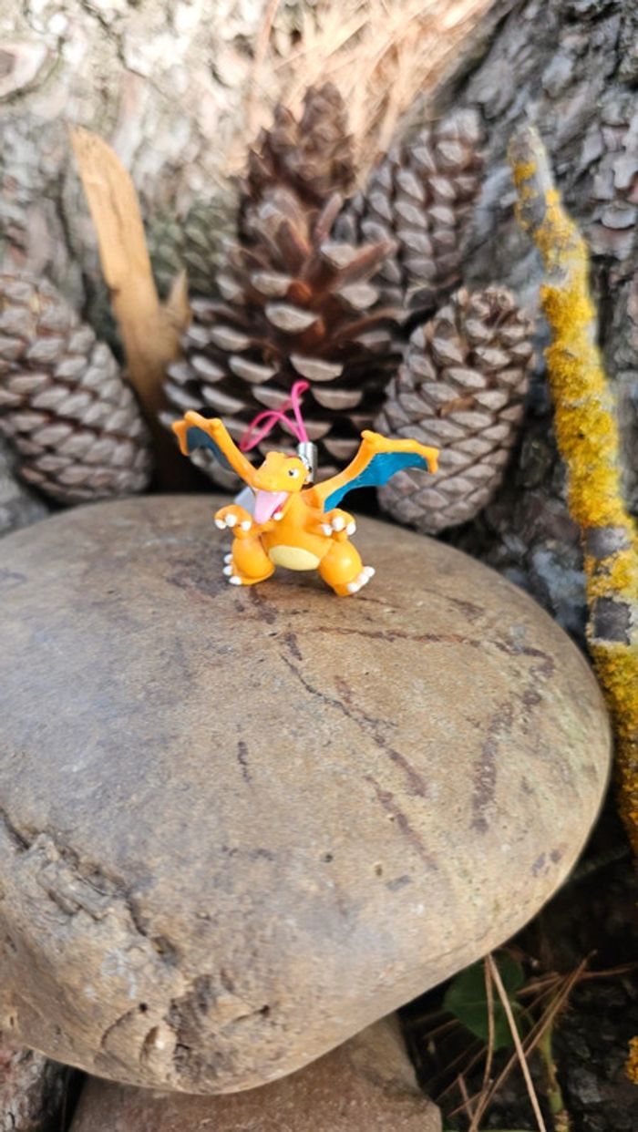 Super figurine Pokemon Nintendo porte clé Dracaufeu - photo numéro 2