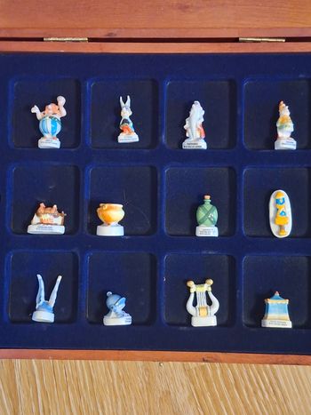 Collection Complète des fèves les objets d Asterix 1999