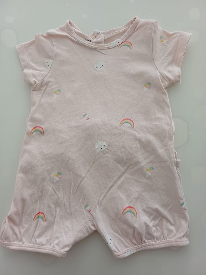 Combishort neuve taille 9 mois