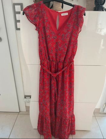 Robe rouge cache-cache