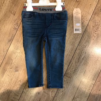 Jeans Lévis neuf bébé
