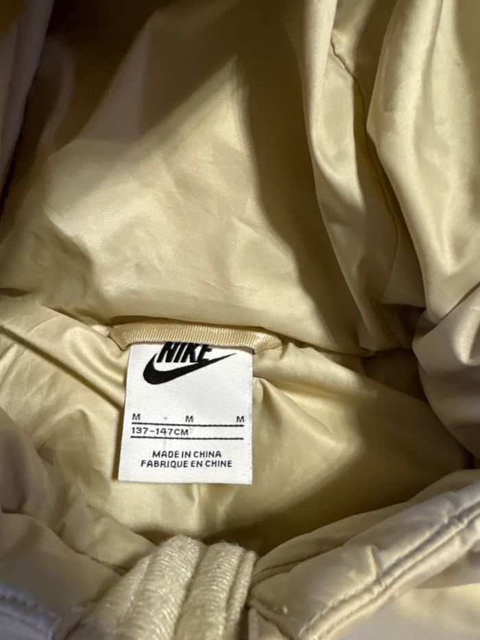 Veste doudoune capuche Nike enfant Taille M (137/147cm) - photo numéro 2
