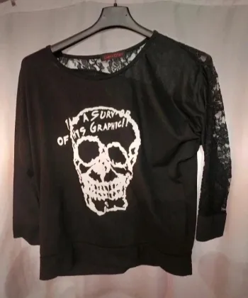 T-shirt  léger style gothique taille 36