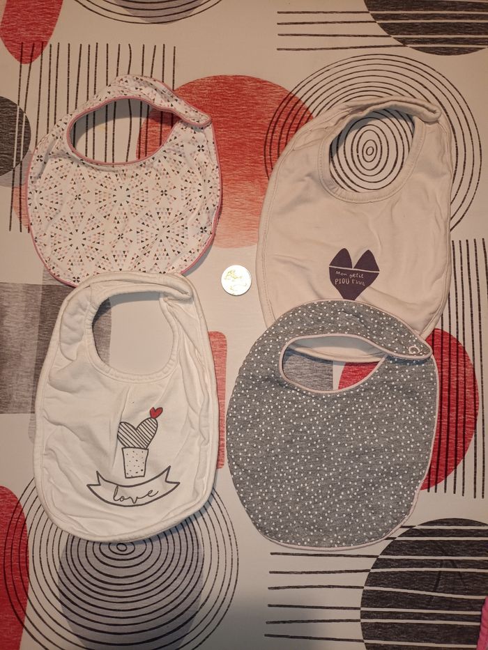 Lot 4 bavoirs đź‘§