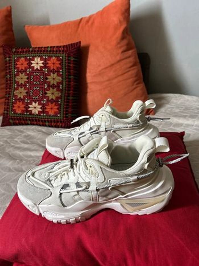 Baskets hommes , légère taille 42 comme neuf - photo numéro 2