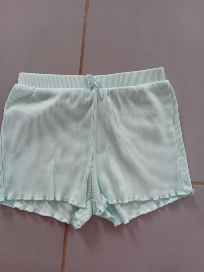 Short fille