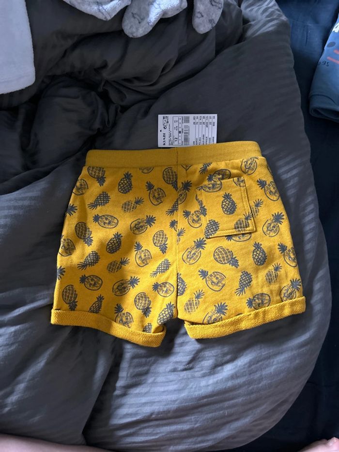 Short ananas Kiabi 12 mois moutarde - photo numéro 2