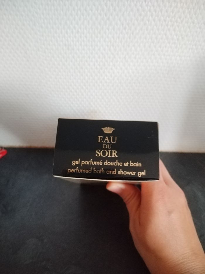 Gel douche et bain Eau du Soir Sisley neuf - photo numéro 5