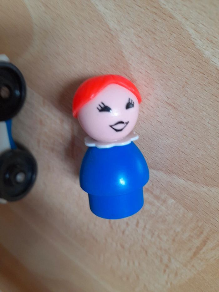 Voiture bleu et son personnage fisher price - photo numéro 5