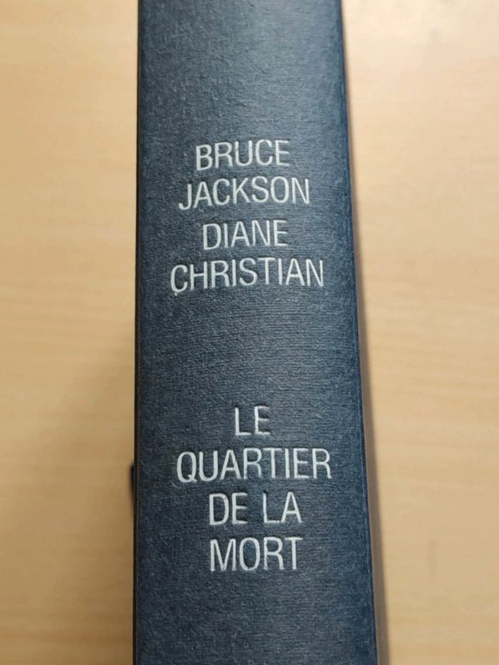 Livre le quartier de la mort