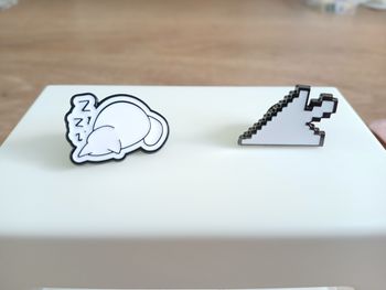 Lot de 2 pin's mignons