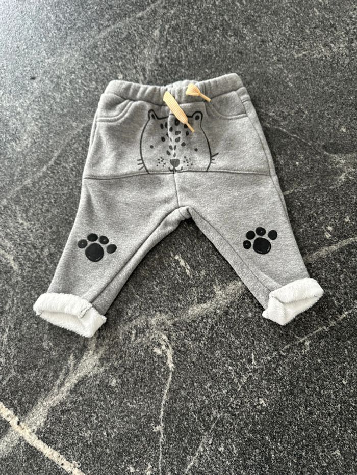 Lot de 3 pantalons bébé garçons 6 mois bon ou très bon état - photo numéro 3