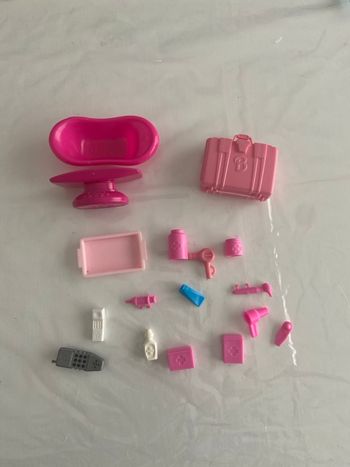 Lot Accessoires Barbie Vintage – Valise, Soins & Nurserie