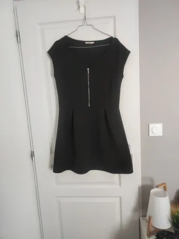 Robe noire 40 TBE