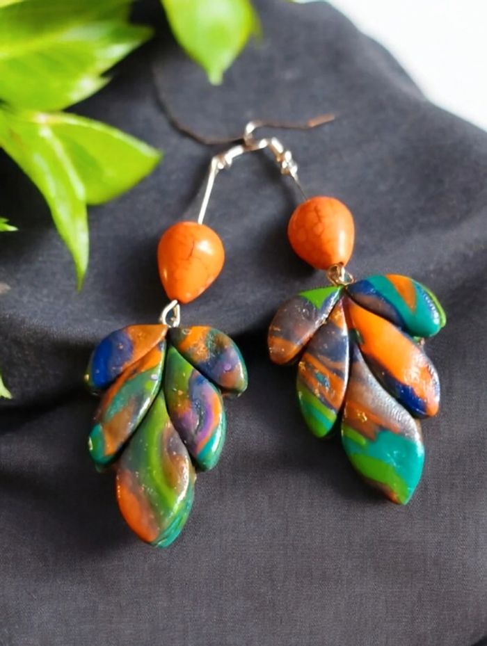 Boucles d'oreilles pendante multicolore pâte polymere - photo numéro 3