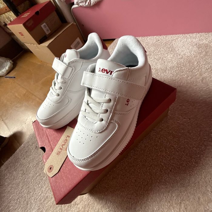 Baskets Levi’s neuves jamais portées pointure 31 - photo numéro 2