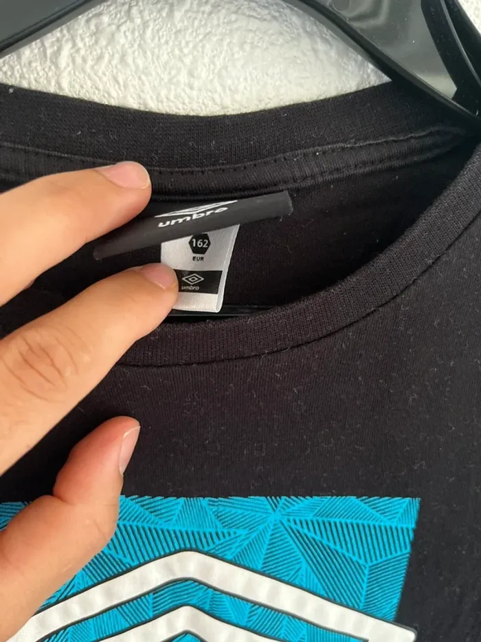 T-shirt Umbro💫Taille 14 ans - photo numéro 2