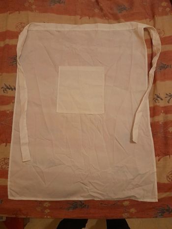 Tablier à broder