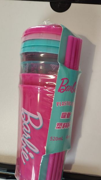 Lot de gobelets barbie neufs avec étiquette