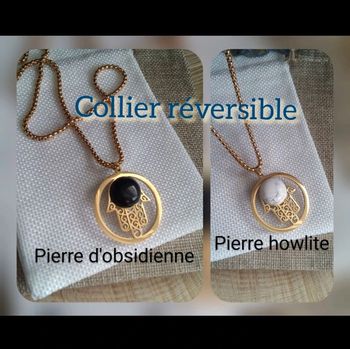 Collier double face avec un côté blanc et un côté noir