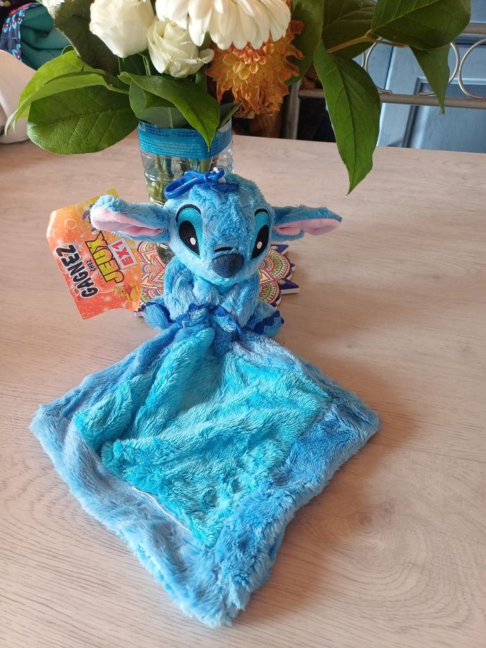 Peluche doudou stich