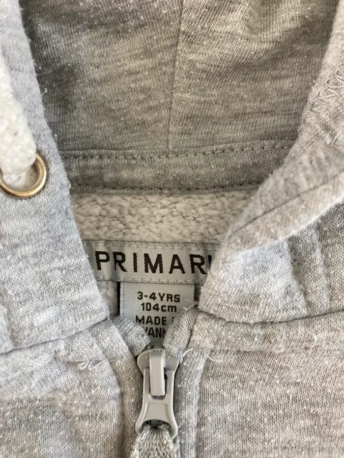 Sweat primark 3-4 ans en tres bon état - photo numéro 2