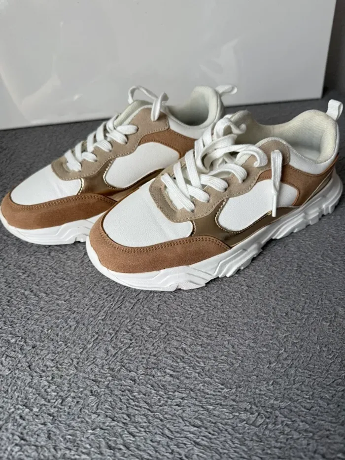Basket femme Camaïeu – taille 38 – blanc et doré – excellent état - photo numéro 2