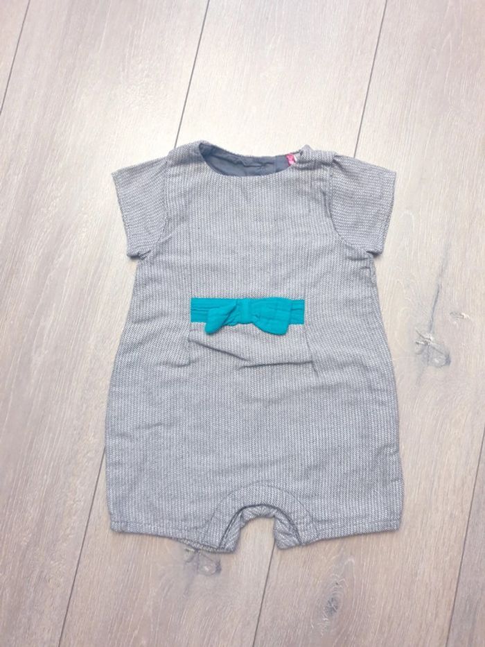 Combinaison courte grise. Fille 9 mois. Marque Orchestra