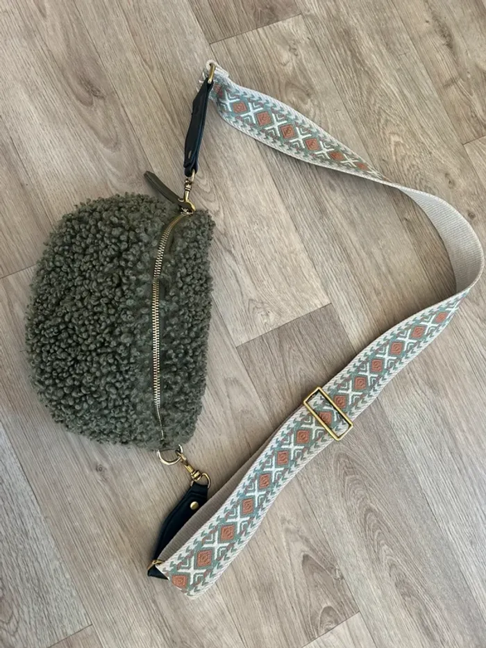 Made in italy sac banane en mouton vert kaki avec 2 bandoulière - photo numéro 4