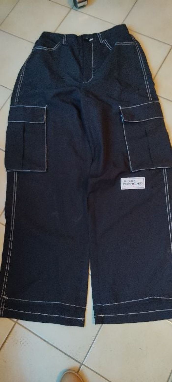 Pantalon noir surpiqué blanc