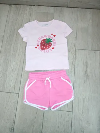 Ensemble short et t-shirt rose fraise 3 ans